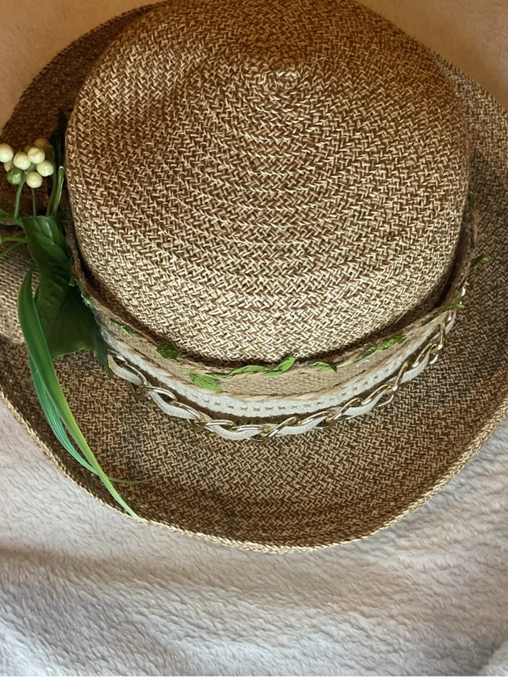 Vintage Villager Liz Claiborne Sun Hat Straw Green Leaf Gold Chain Detail - Picture 4 of 7